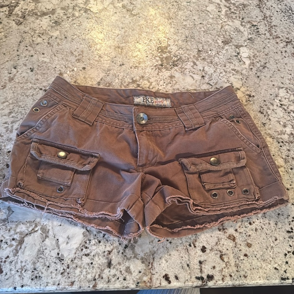 Buckle cargo shorts brown